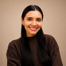 Headshot — Isabela Cabrera
